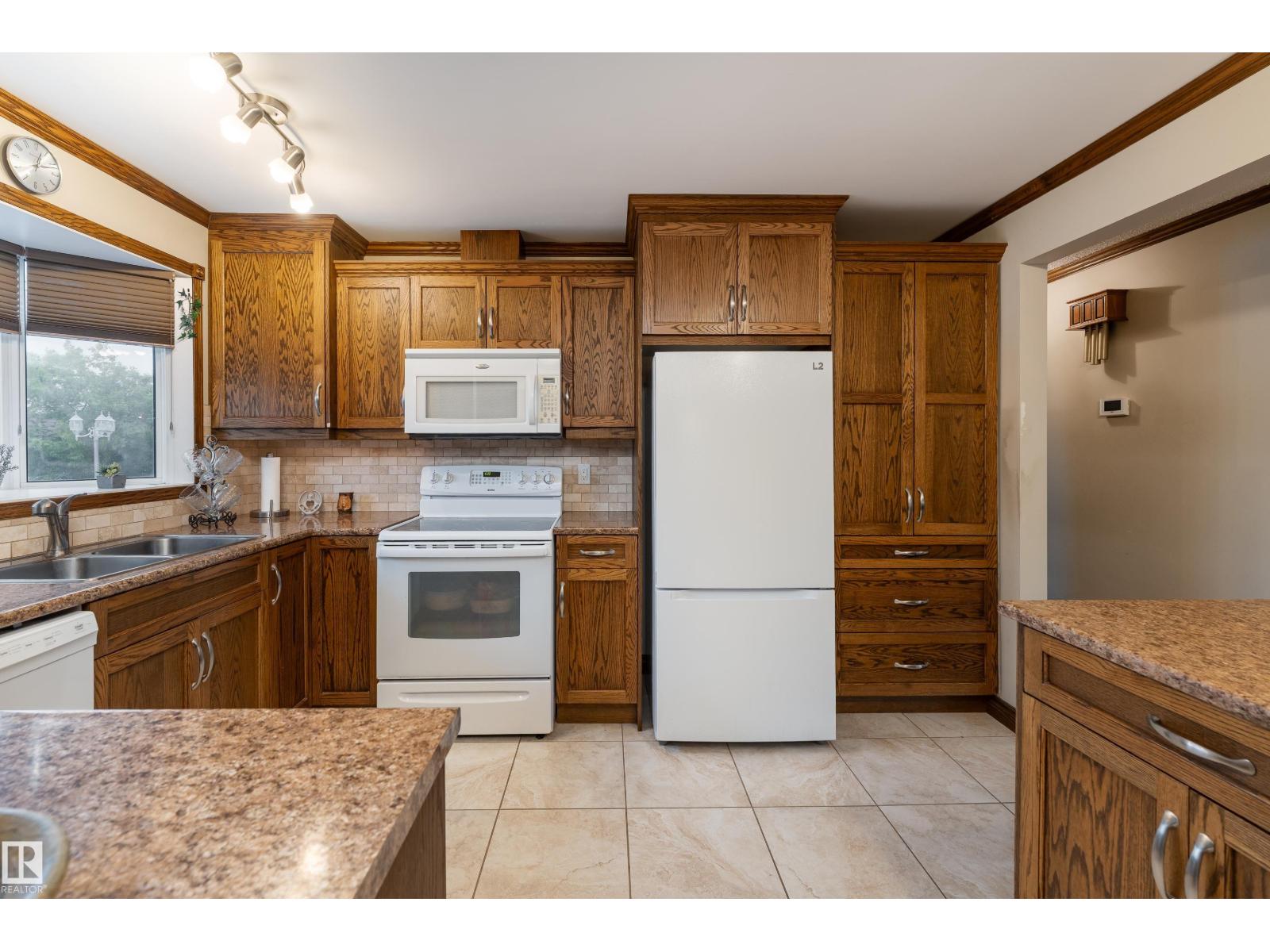 9906 99 ST - photo 5