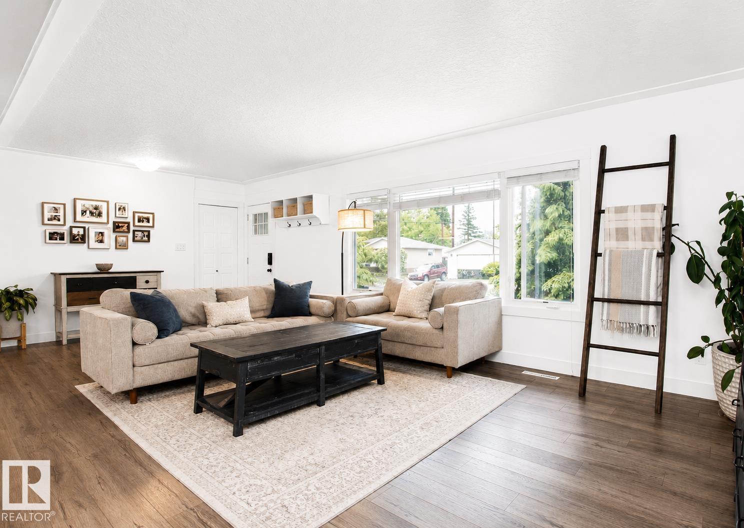 4904 103 AV NW - 24