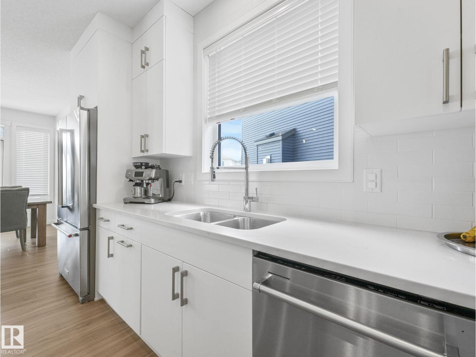 6404 176 AV NW - 11