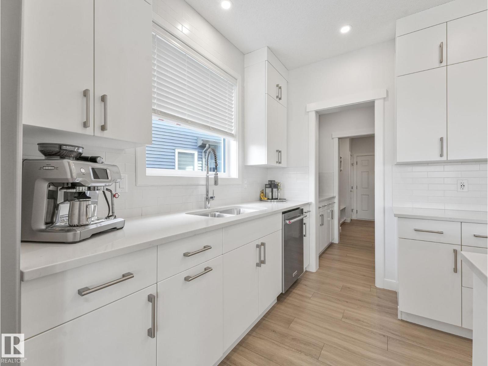 6404 176 AV NW - 12