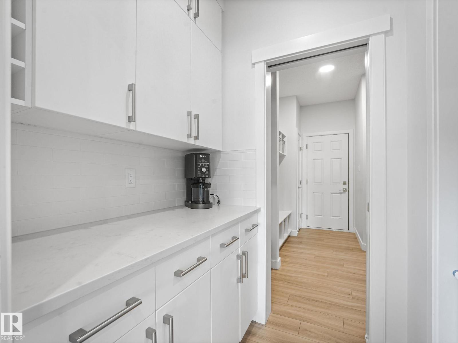 6404 176 AV NW - 13