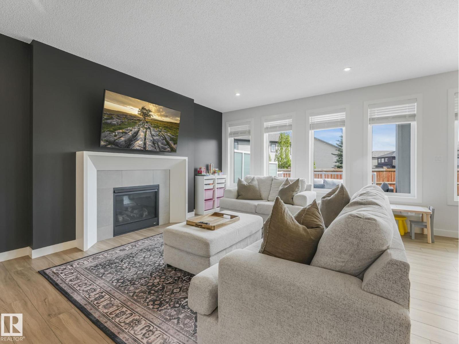 6404 176 AV NW - 18
