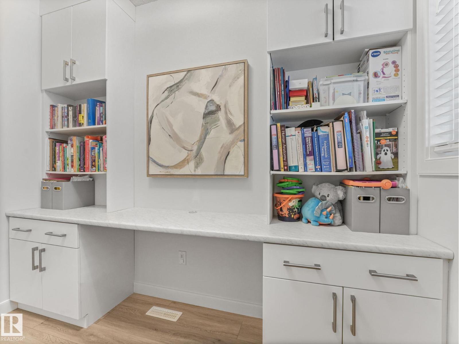 6404 176 AV NW - 23