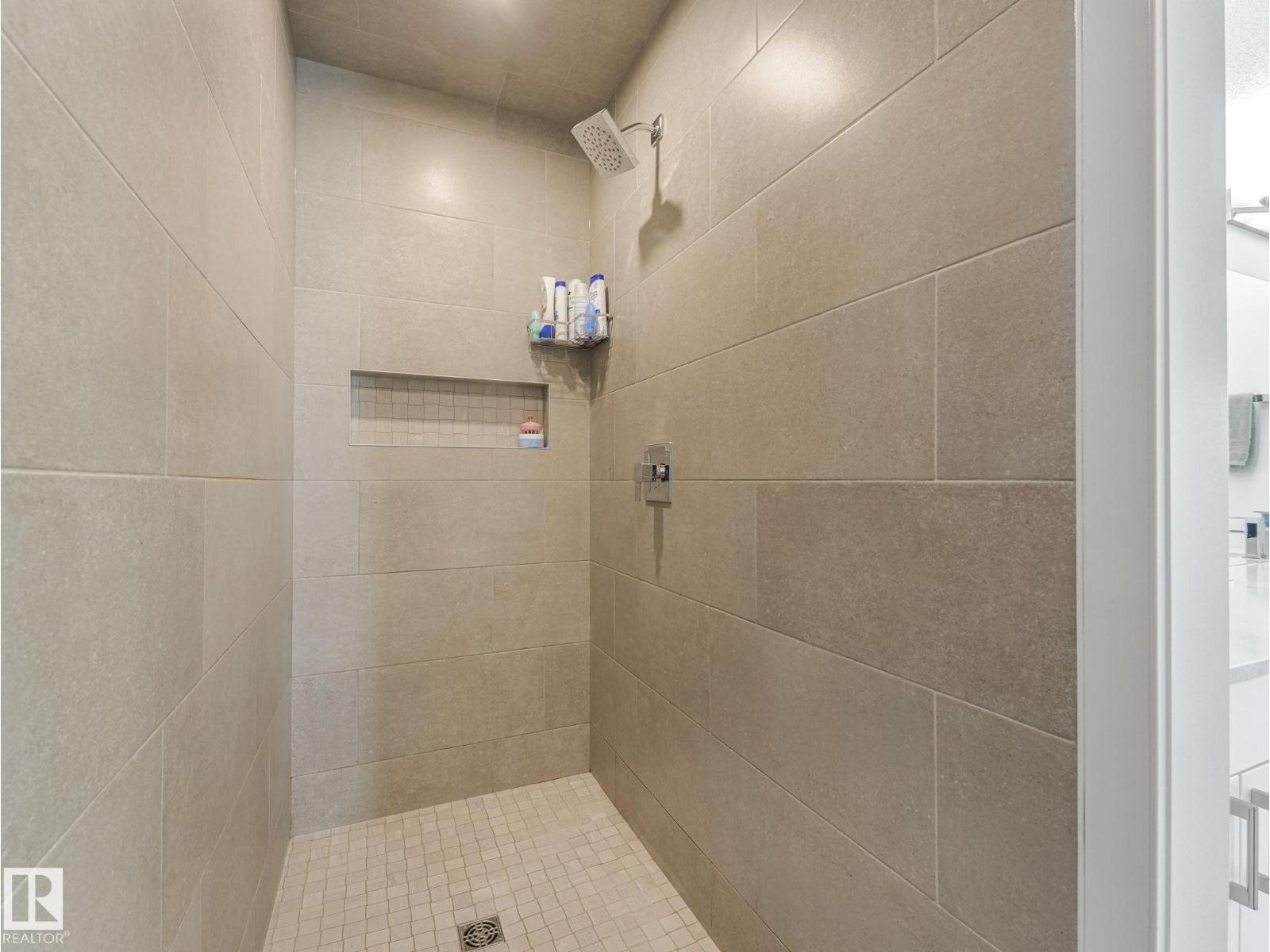 6404 176 AV NW - 37