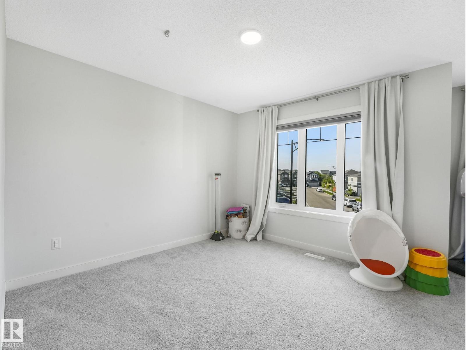 6404 176 AV NW - 42