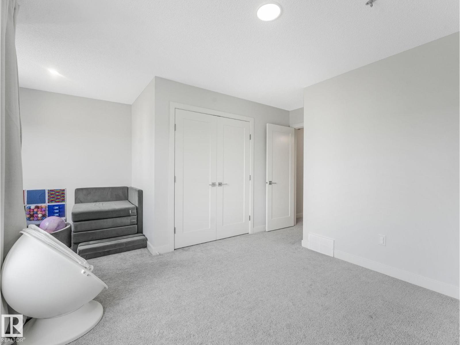 6404 176 AV NW - 43
