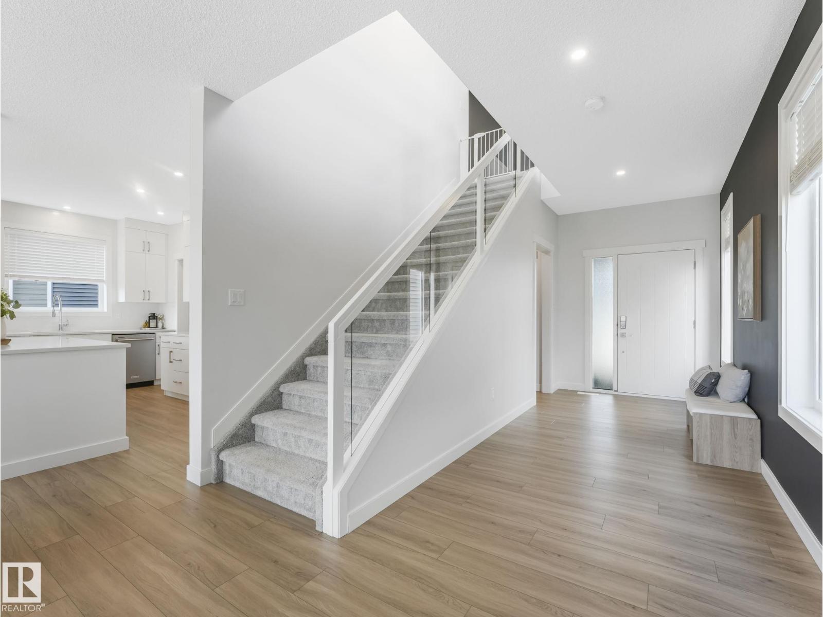 6404 176 AV NW - 5