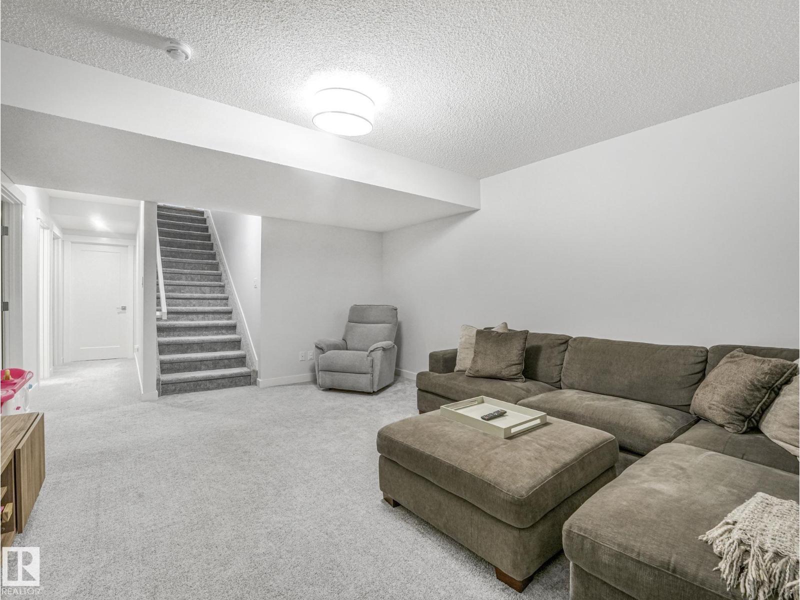 6404 176 AV NW - 52