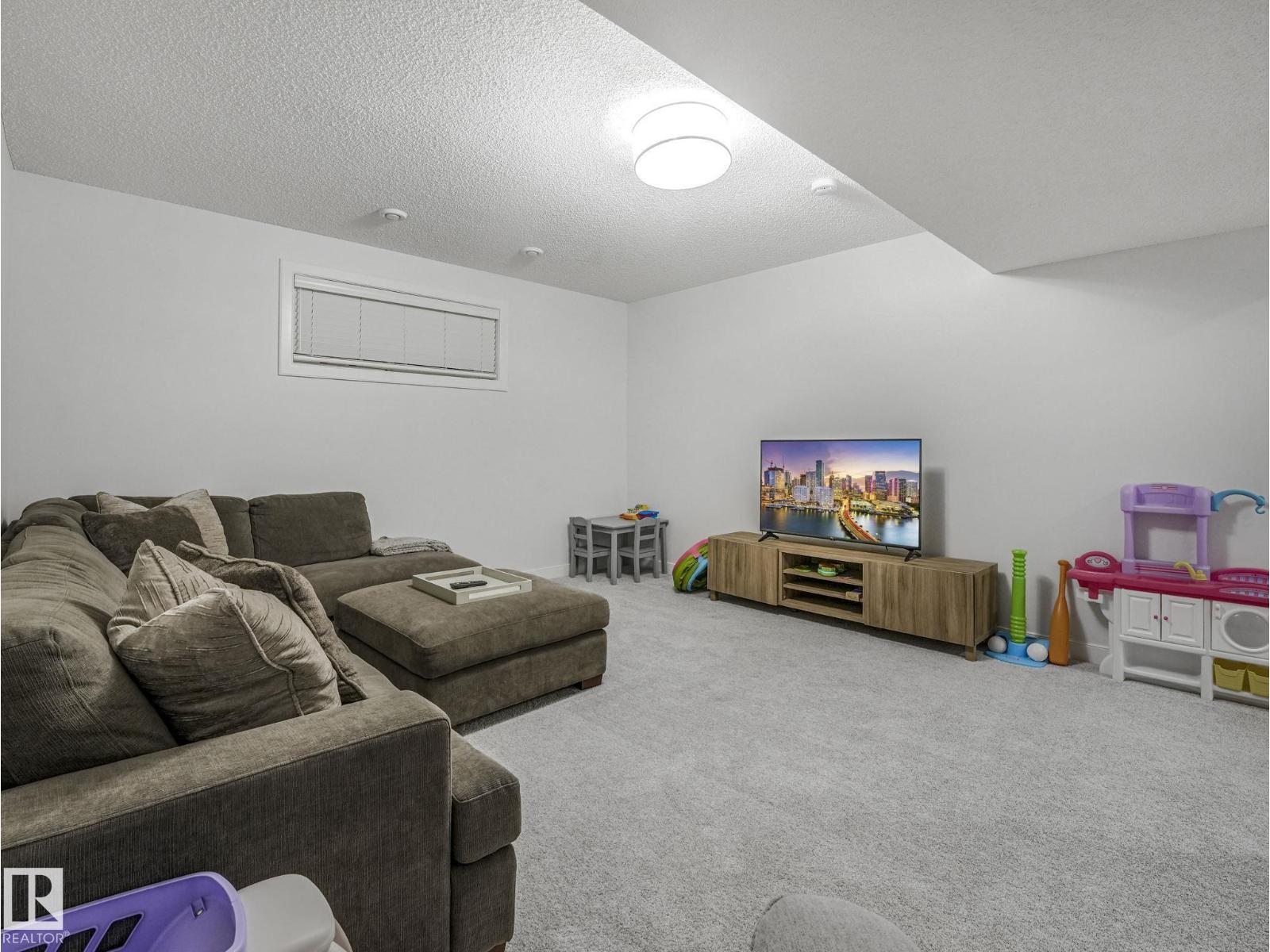 6404 176 AV NW - 53