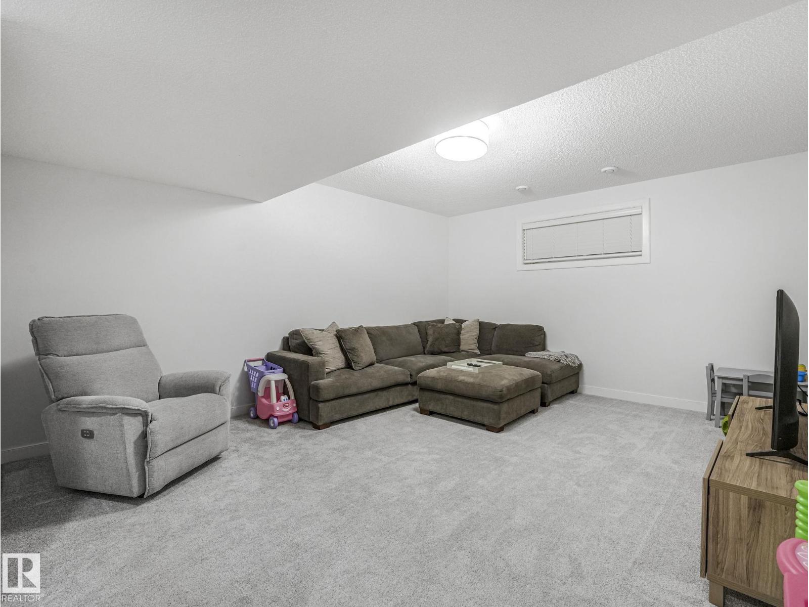 6404 176 AV NW - 54