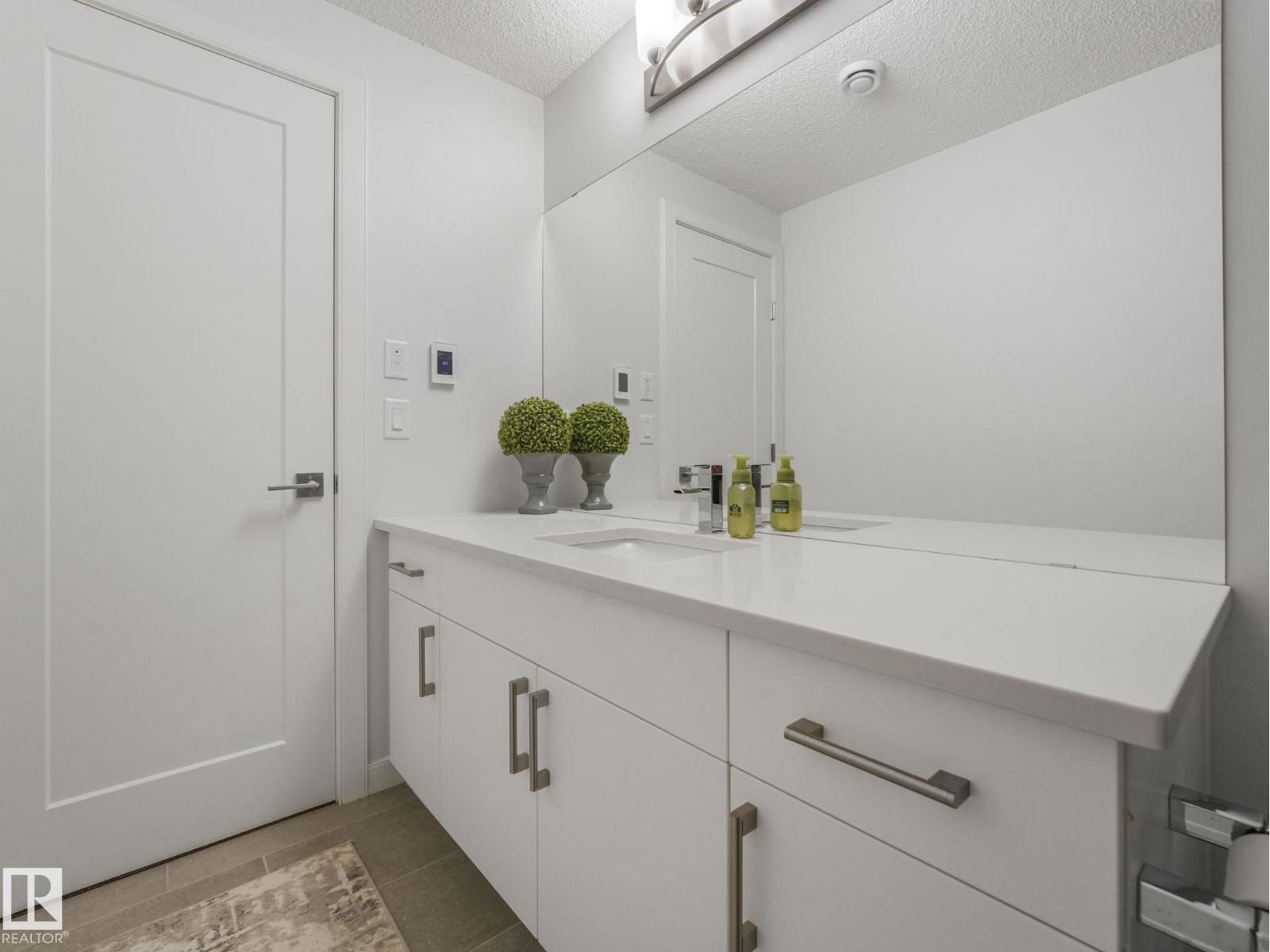 6404 176 AV NW - 58