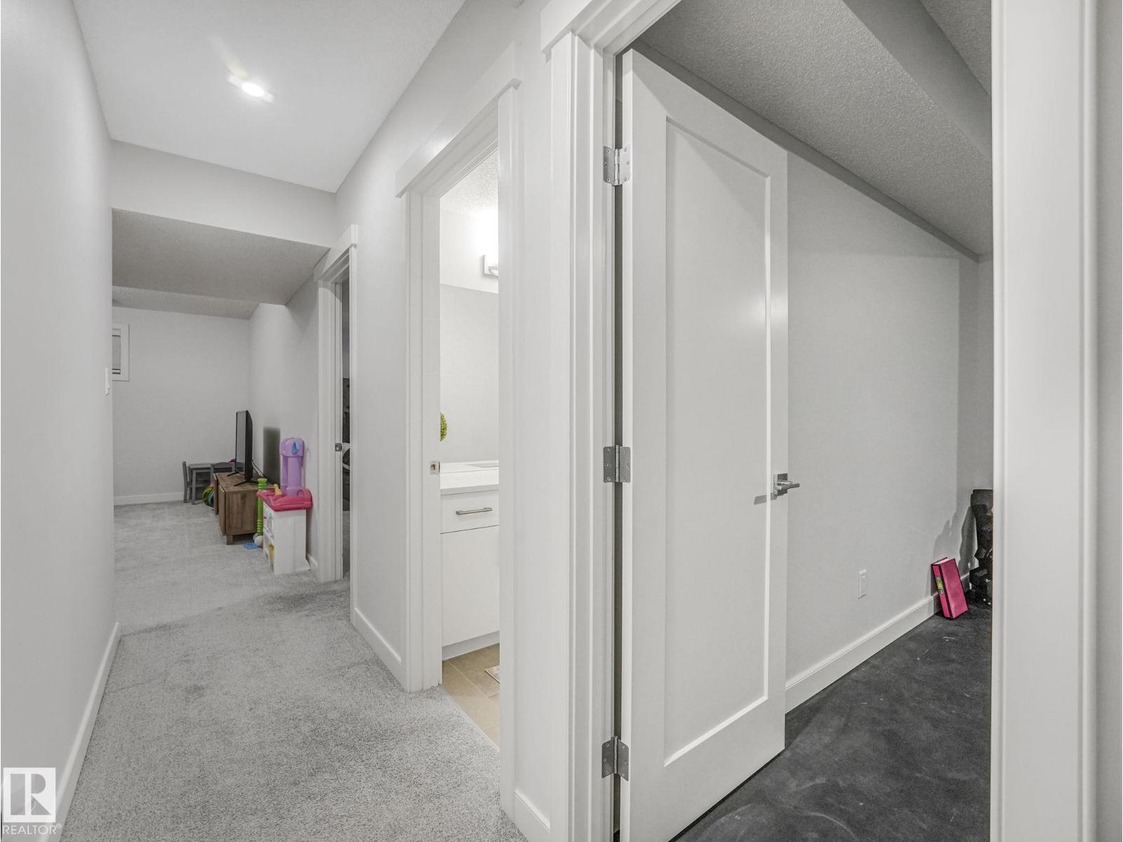 6404 176 AV NW - 63