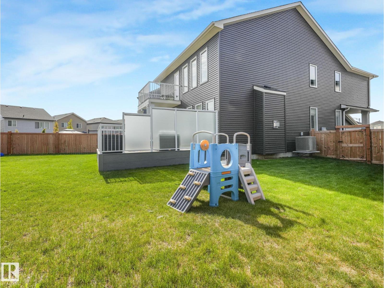 6404 176 AV NW - 71