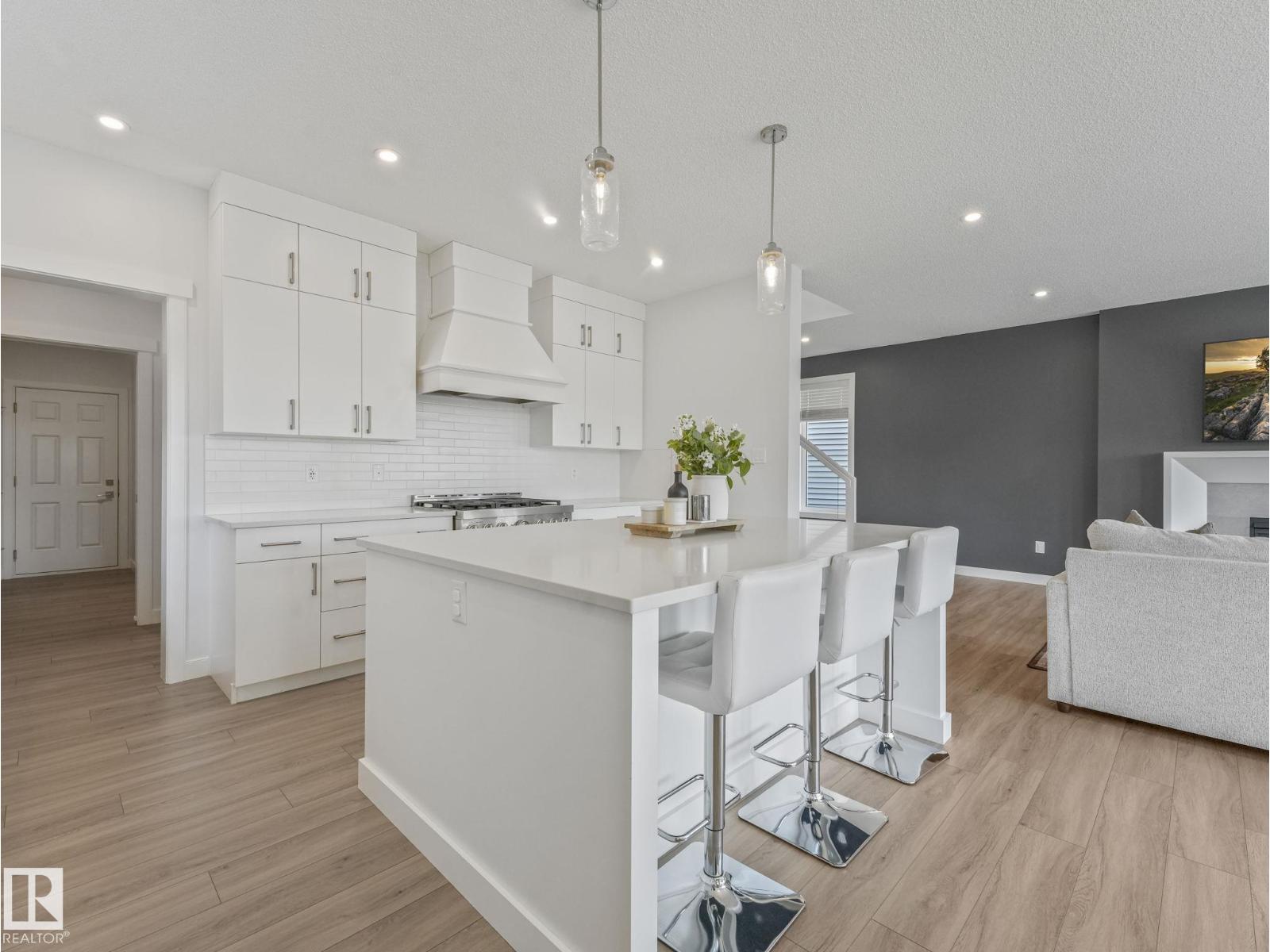 6404 176 AV NW - 8