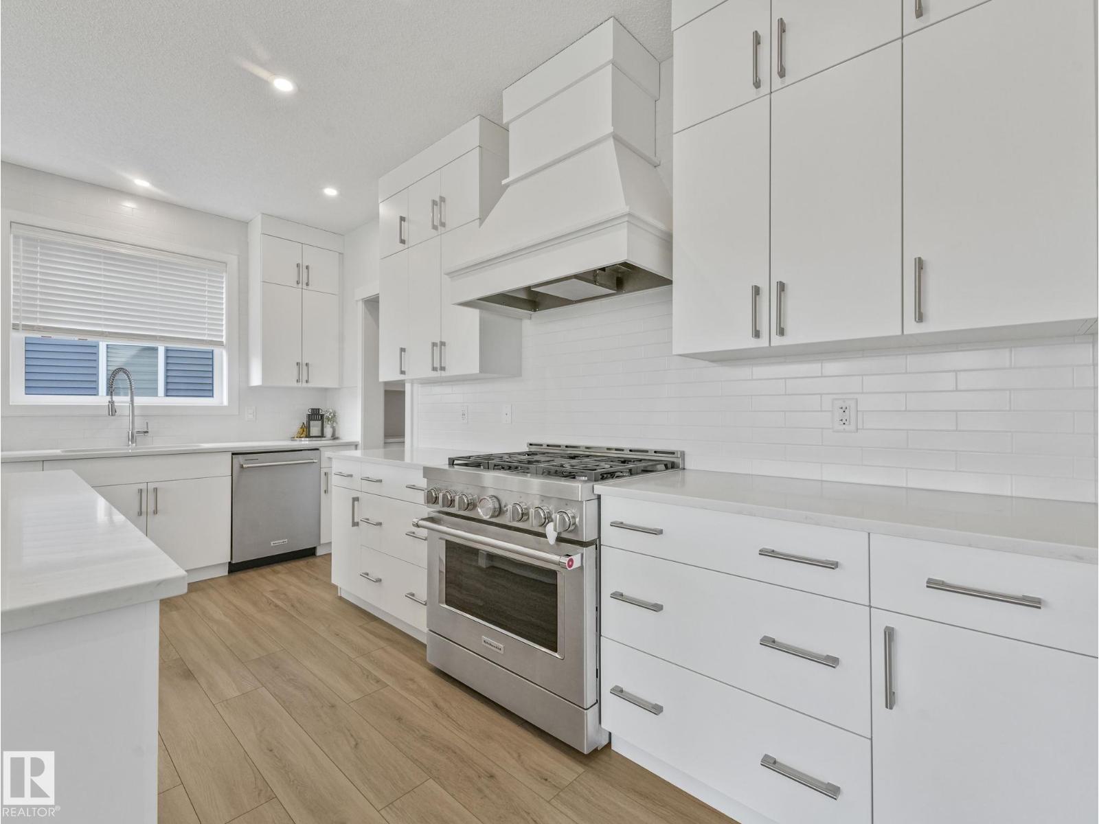 6404 176 AV NW - 9