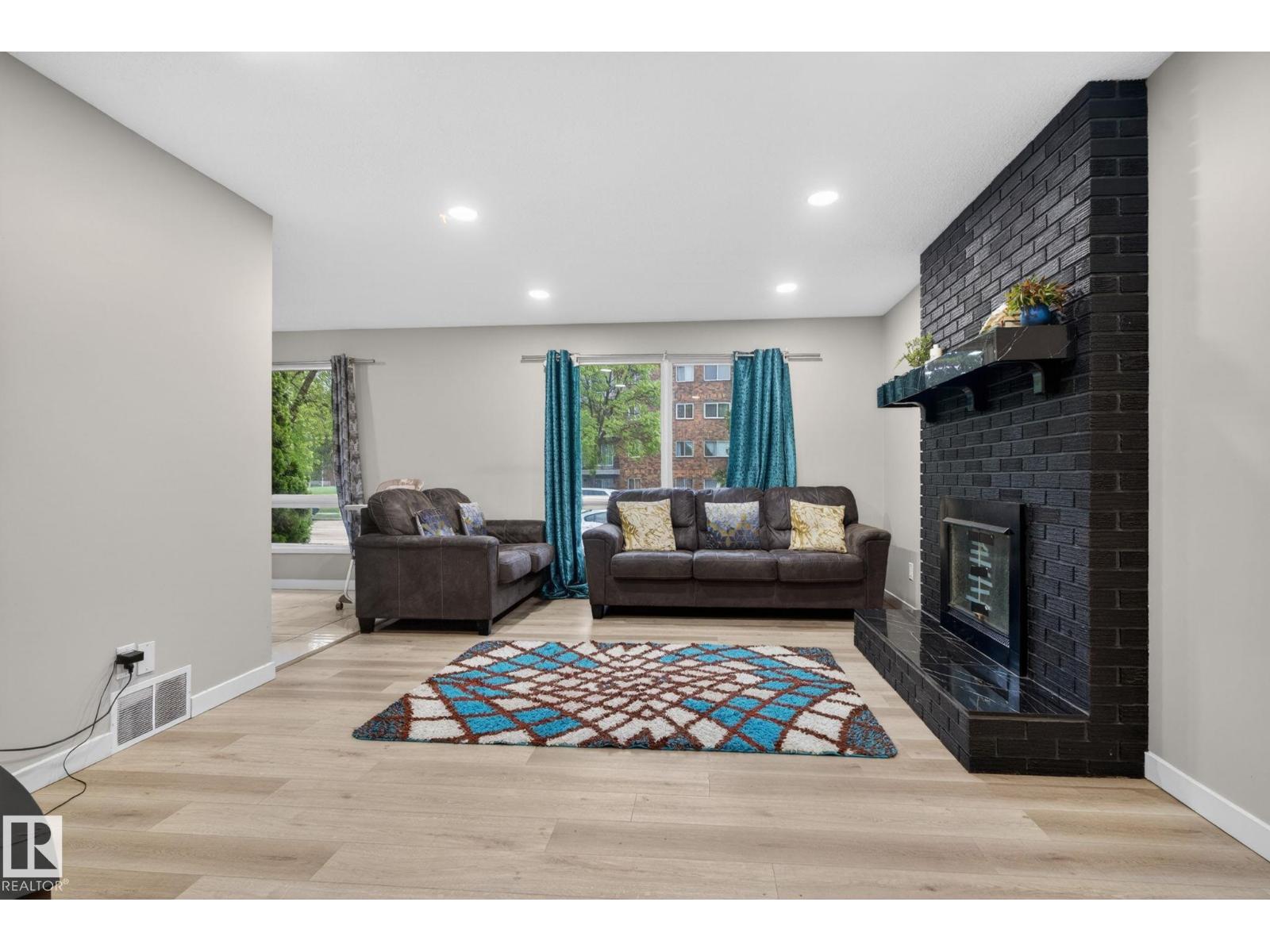 14332 121 ST NW - 4