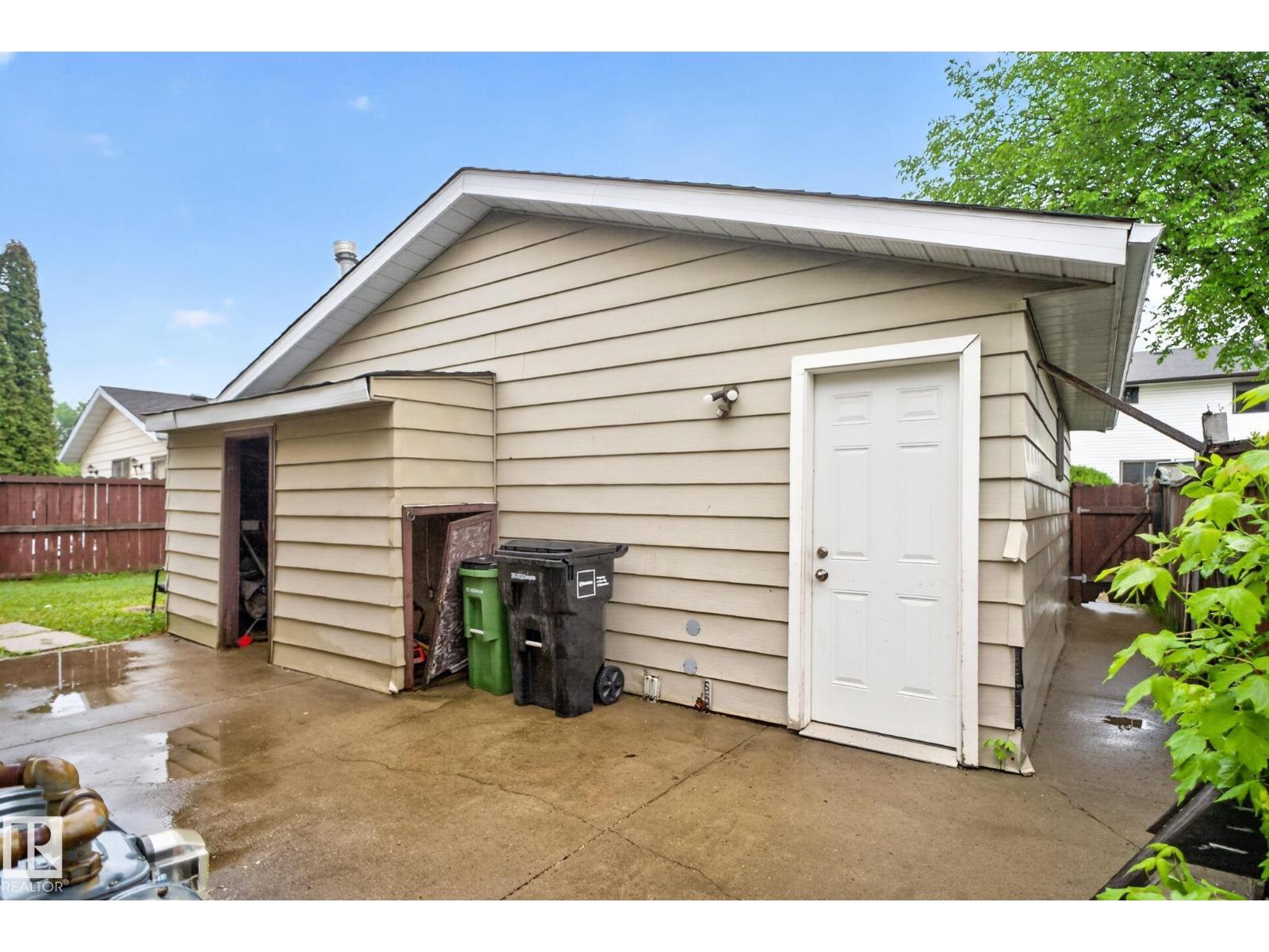 14332 121 ST NW - 44