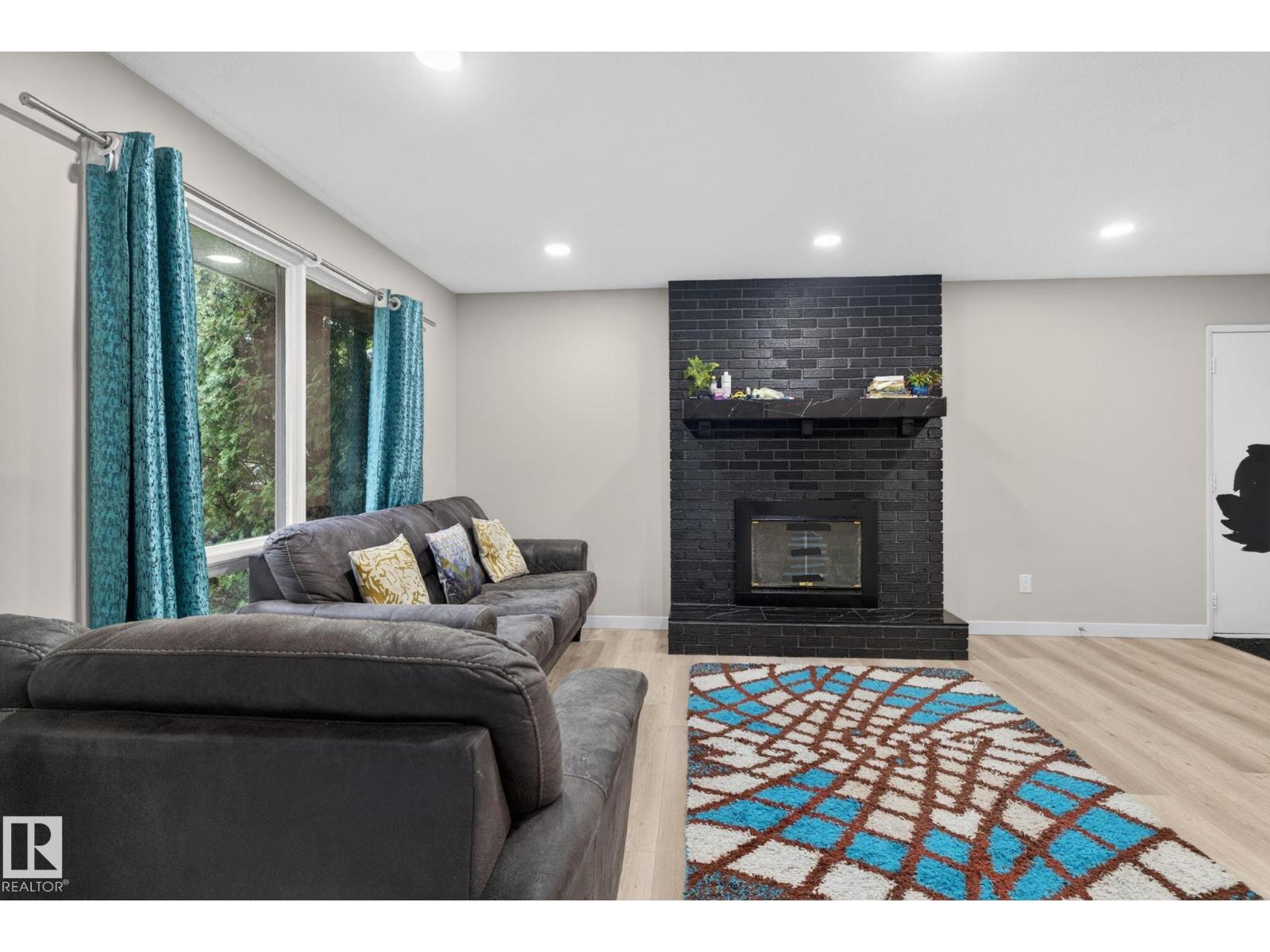 14332 121 ST NW - 8
