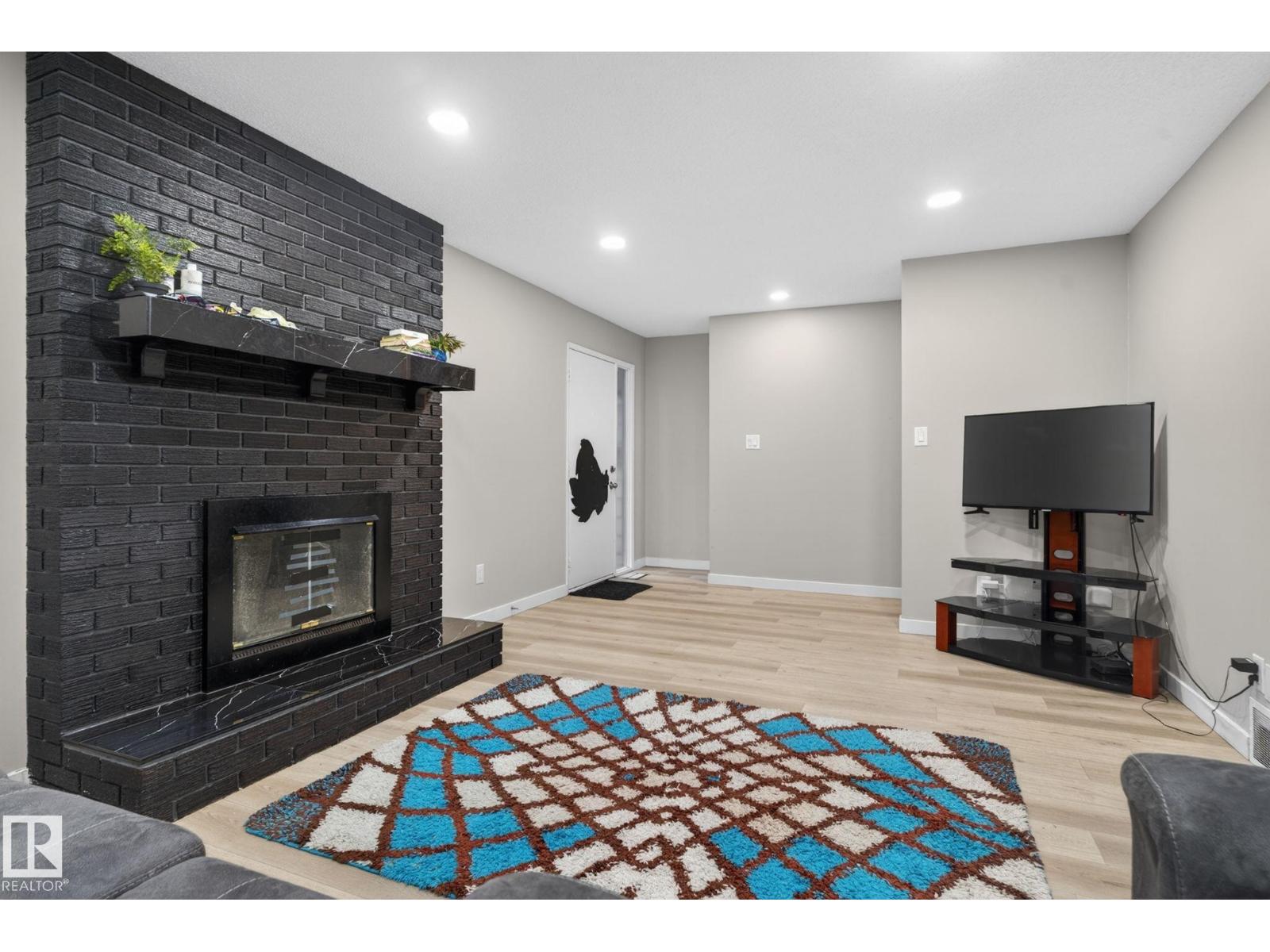 14332 121 ST NW - 9