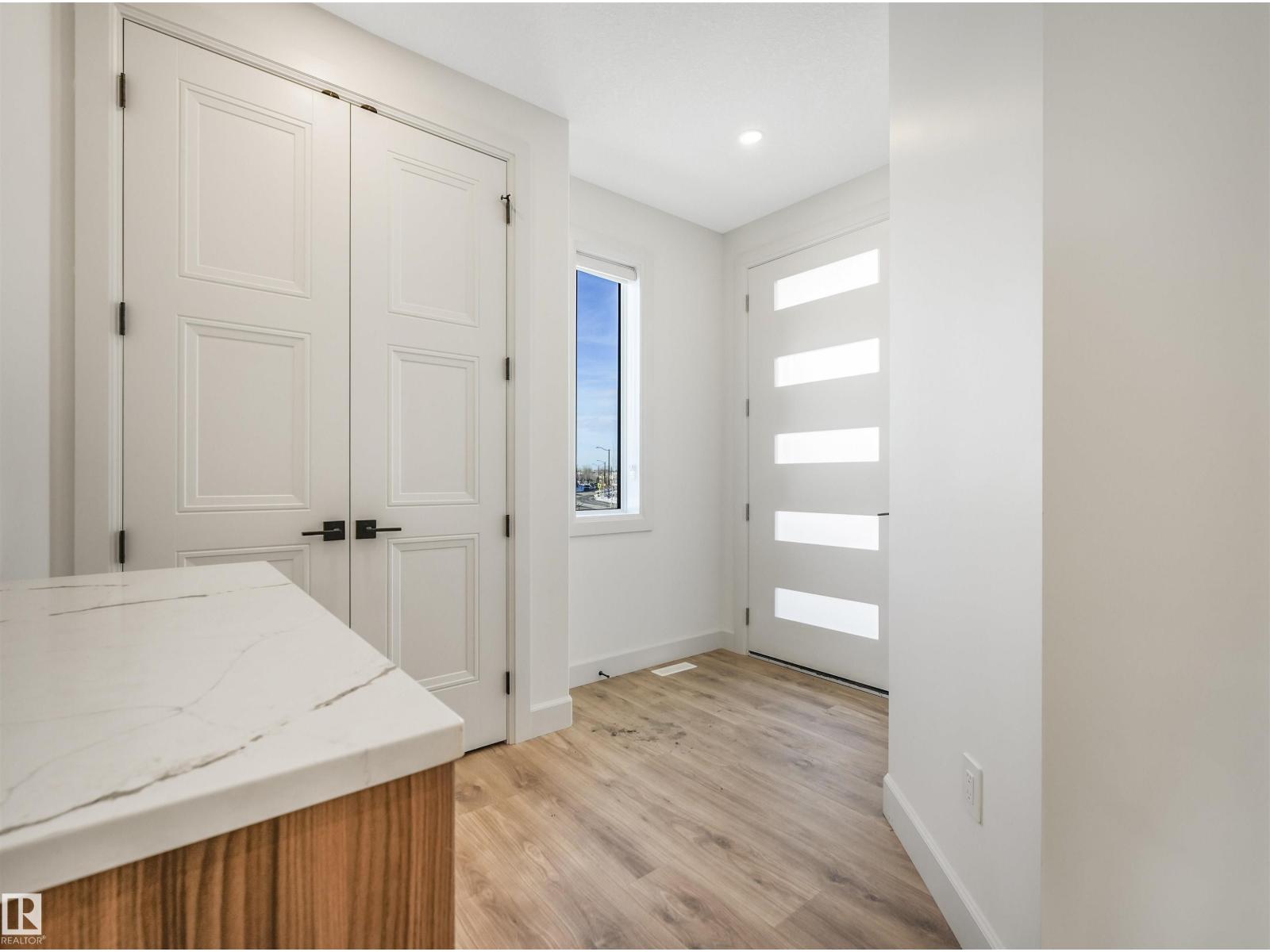 62 Fenwyck BLVD - 2