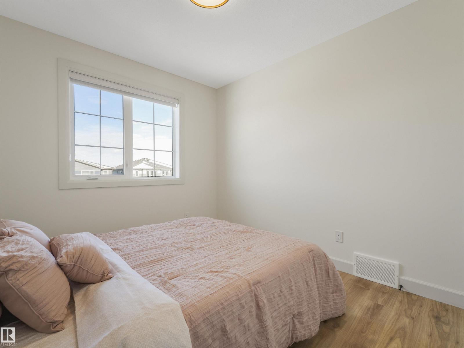 62 Fenwyck BLVD - 24