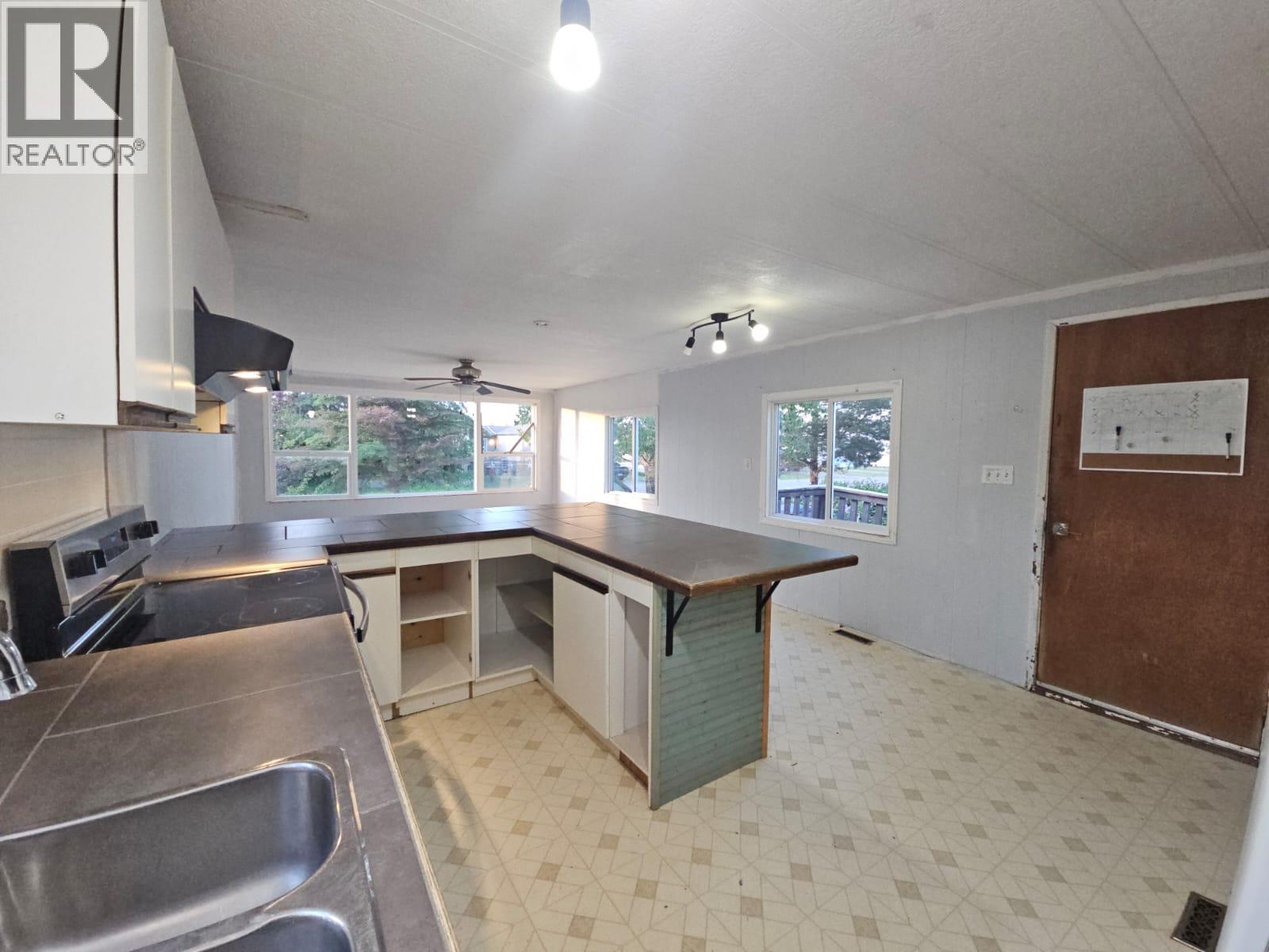 921 121 Avenue - 4