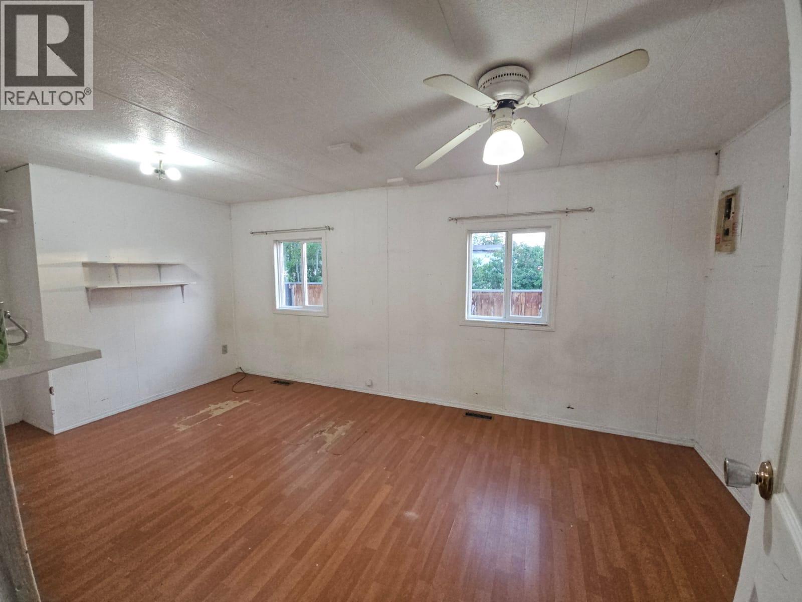 921 121 Avenue - 11