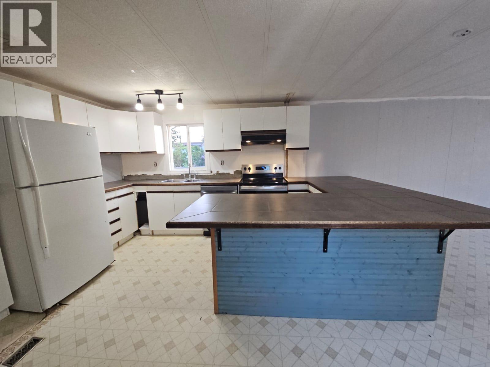 921 121 Avenue - 5