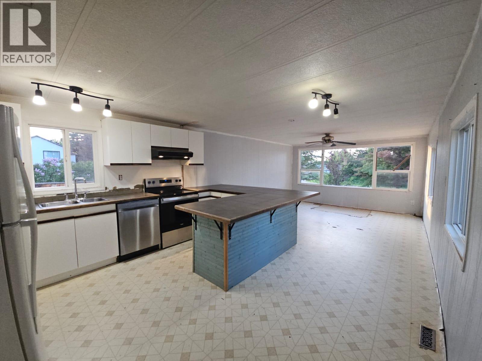 921 121 Avenue - 8