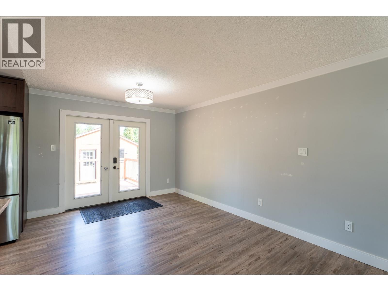 Photo 9 of 29 — 2818 LONSDALE STREET · Prince George, BC