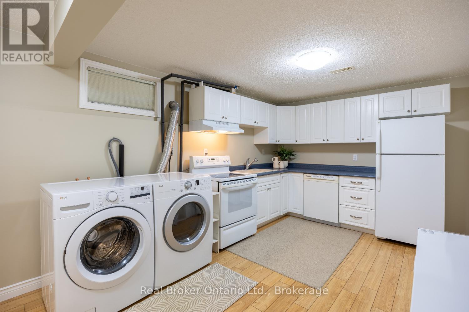 39 VALLEYCREST DRIVE - 31