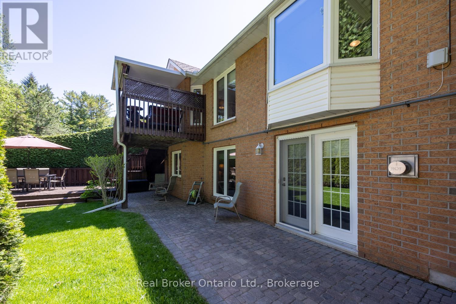 39 VALLEYCREST DRIVE - 44