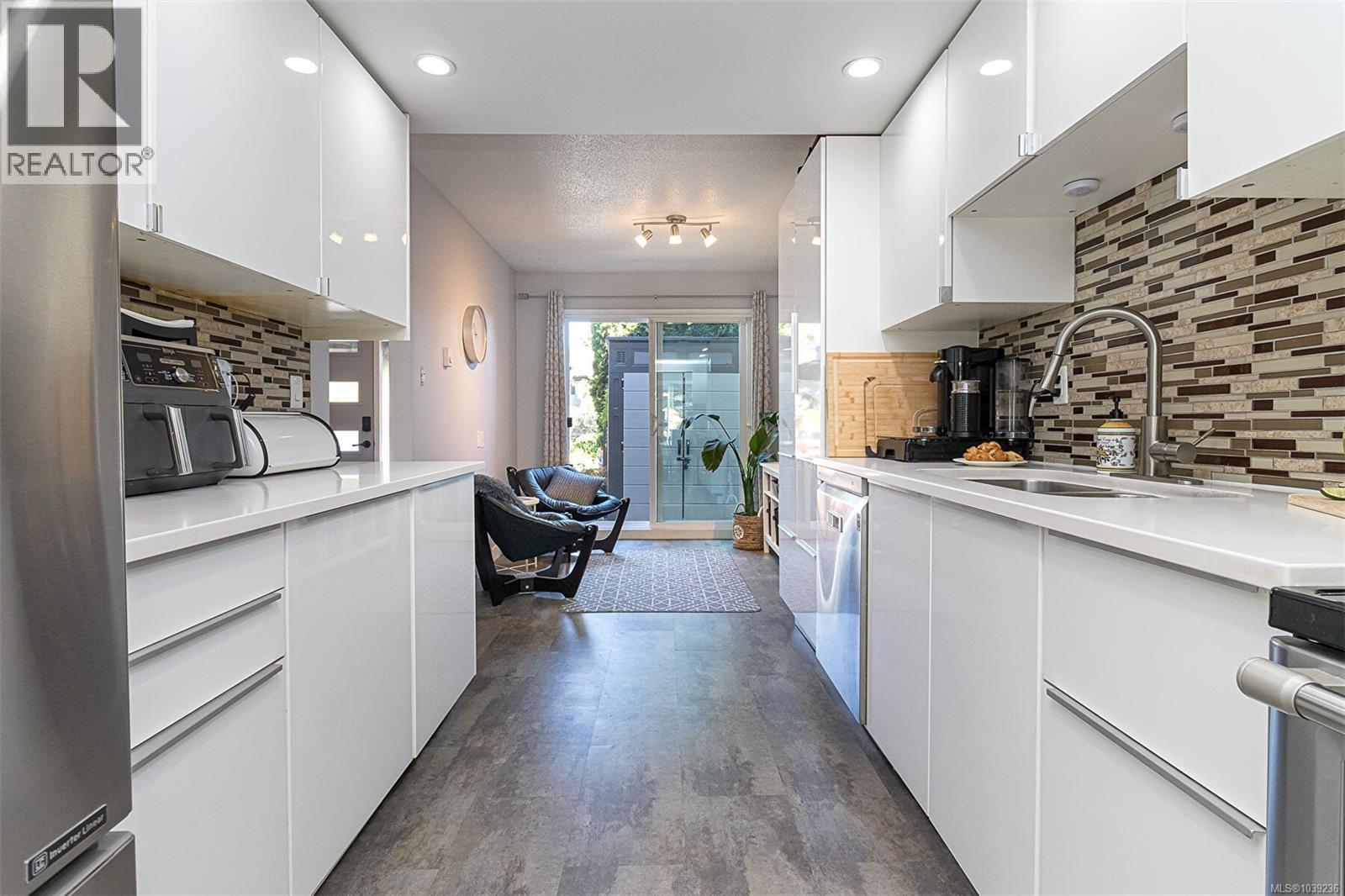 533 Crossandra Cres - 8