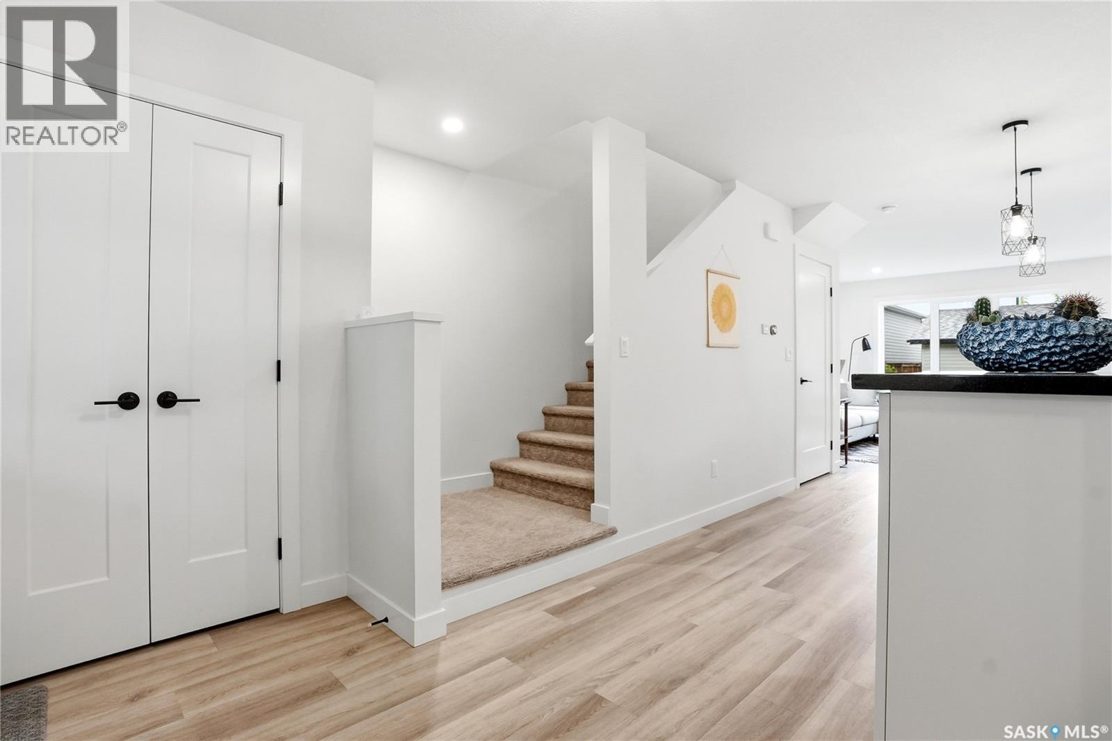 1719 Lorne AVENUE - 5
