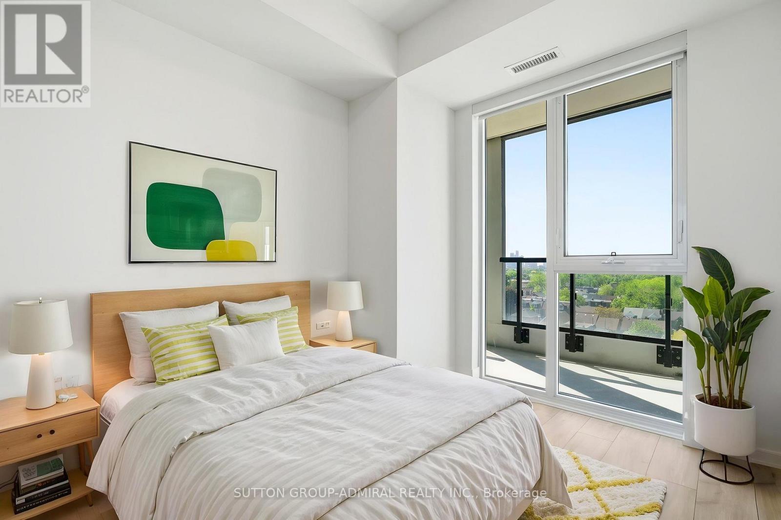 Listing photo of 737 - 858 DUPONT STREET