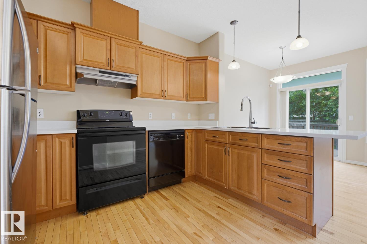 11612 11 AV SW - 2