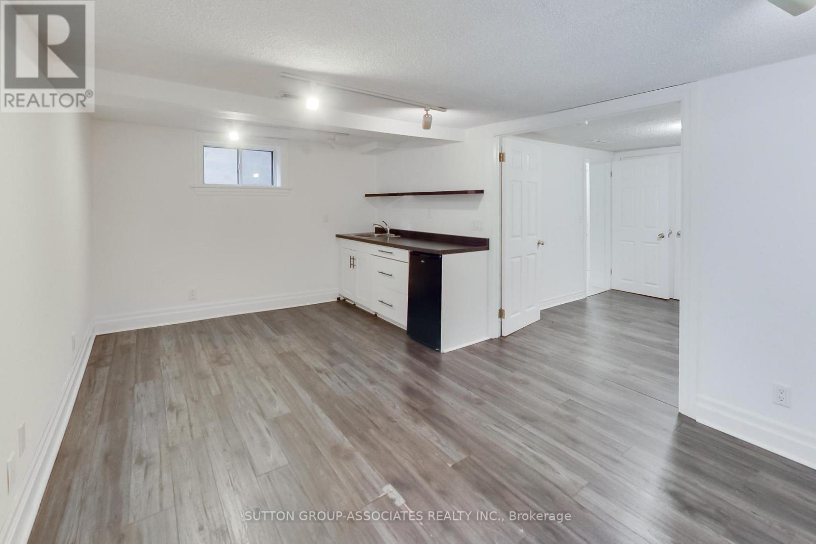 38 WINONA DRIVE - 31