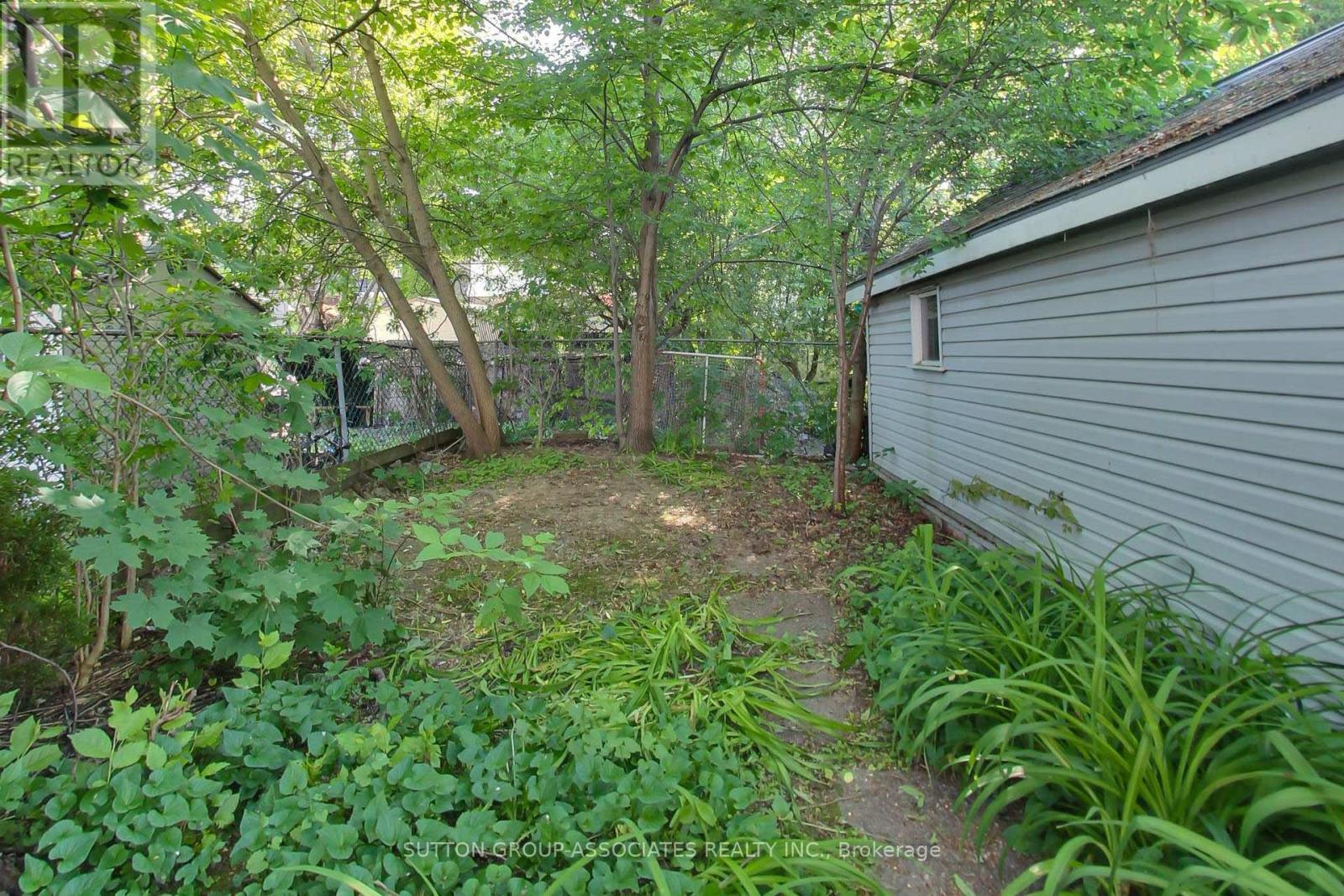 38 WINONA DRIVE - 36