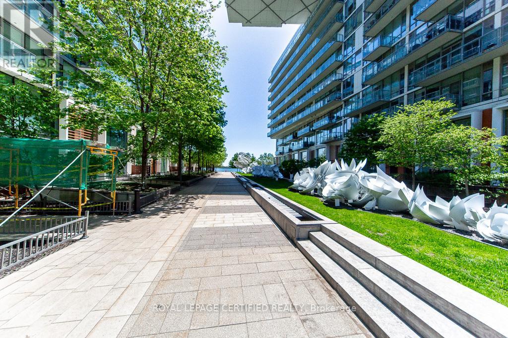 #928 29 QUEENS QUAY STREET E - 45