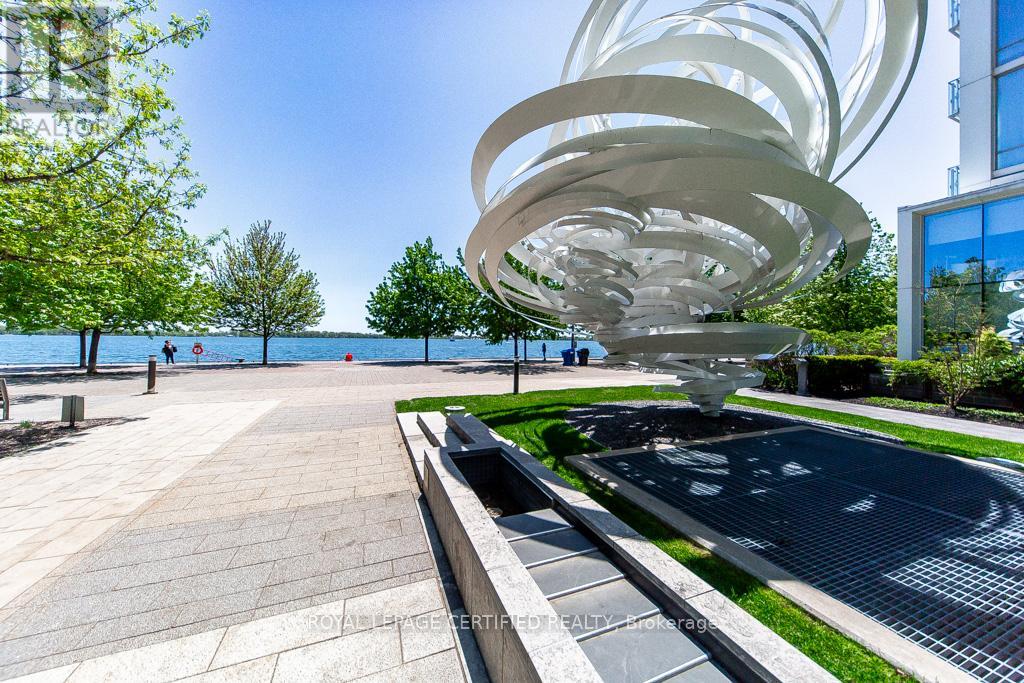 #928 29 QUEENS QUAY STREET E - 46