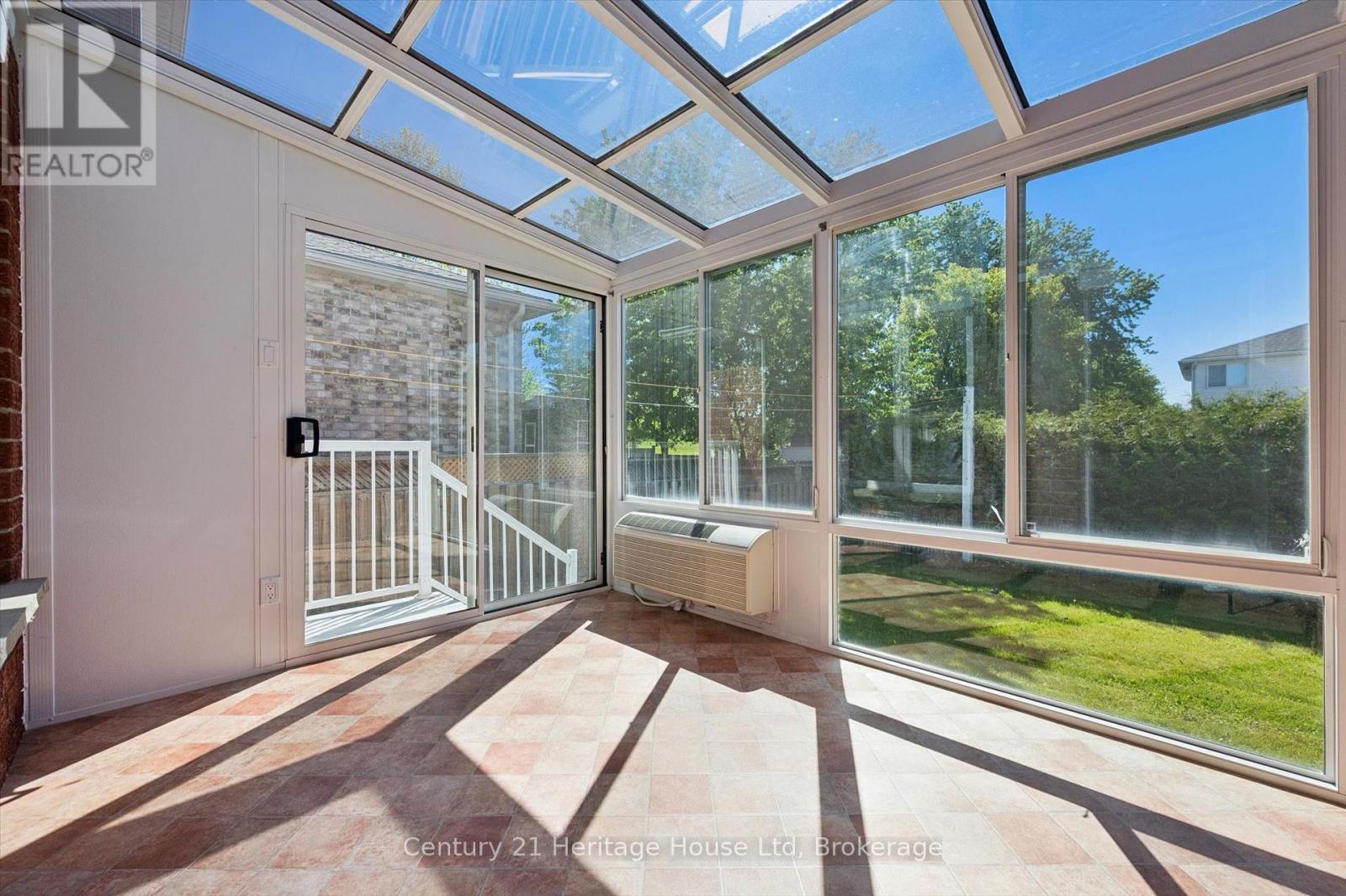 35 SHACKLETON DRIVE - 32