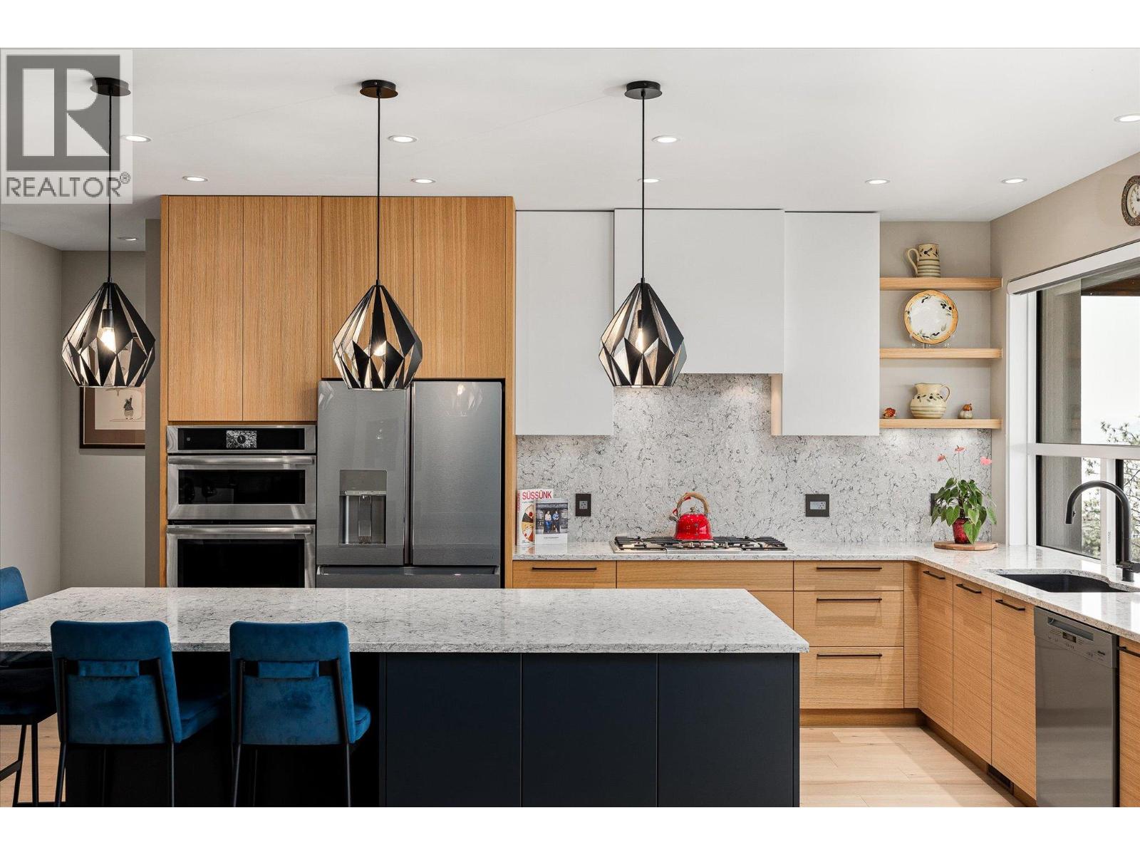 9814 Beacon Hill Crescent - 9