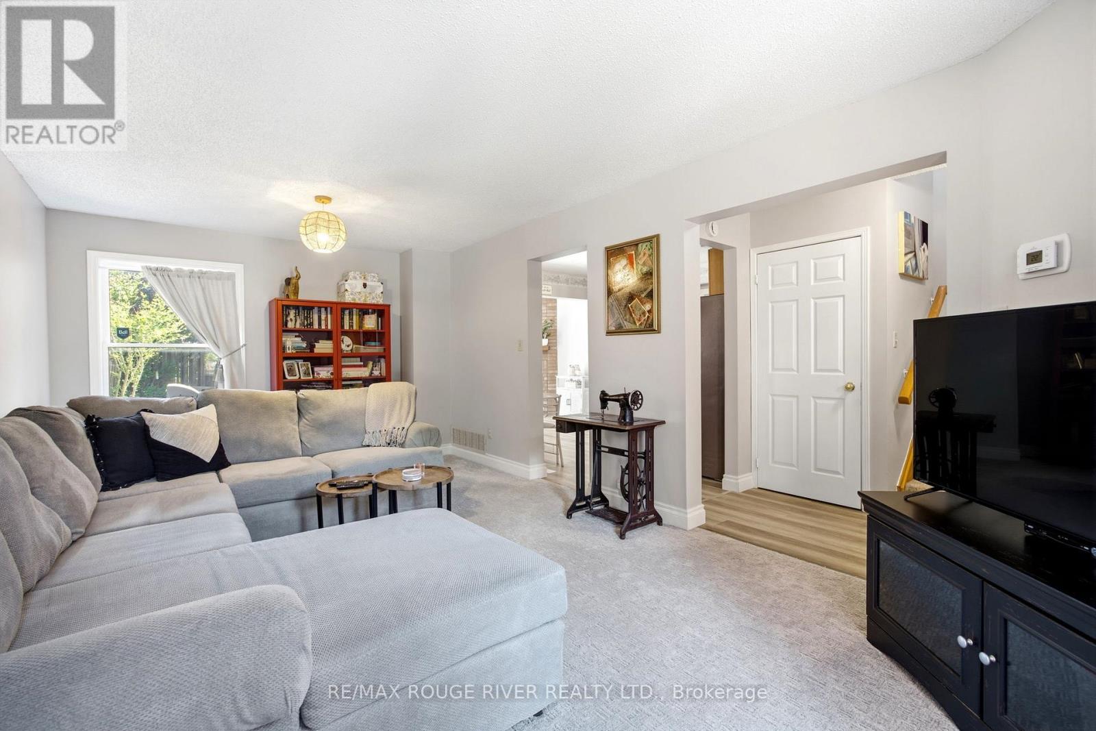 25 COBBLESTONE DRIVE - 8