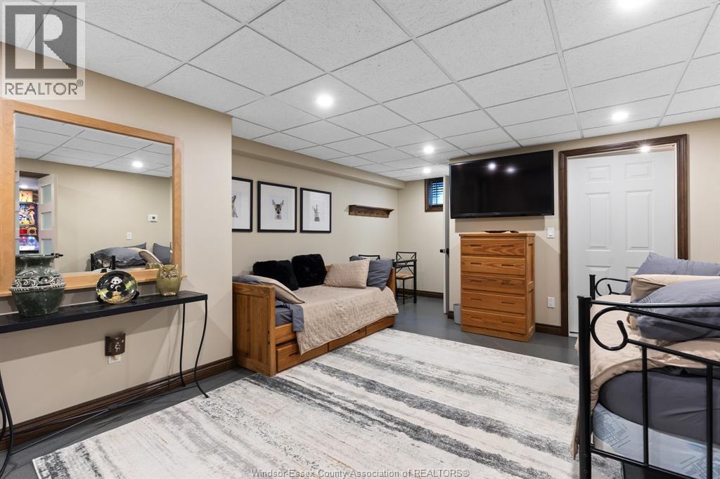6576 TALBOT TRAIL - 44