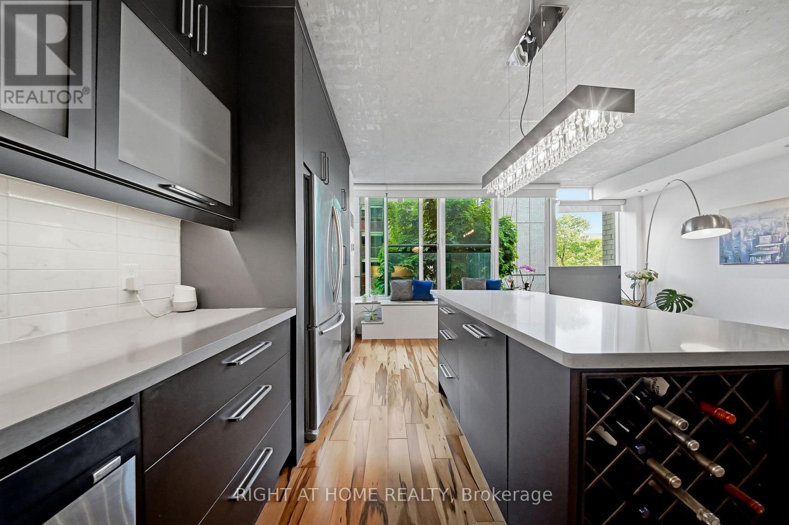 #405 50 CAMDEN STREET - 11