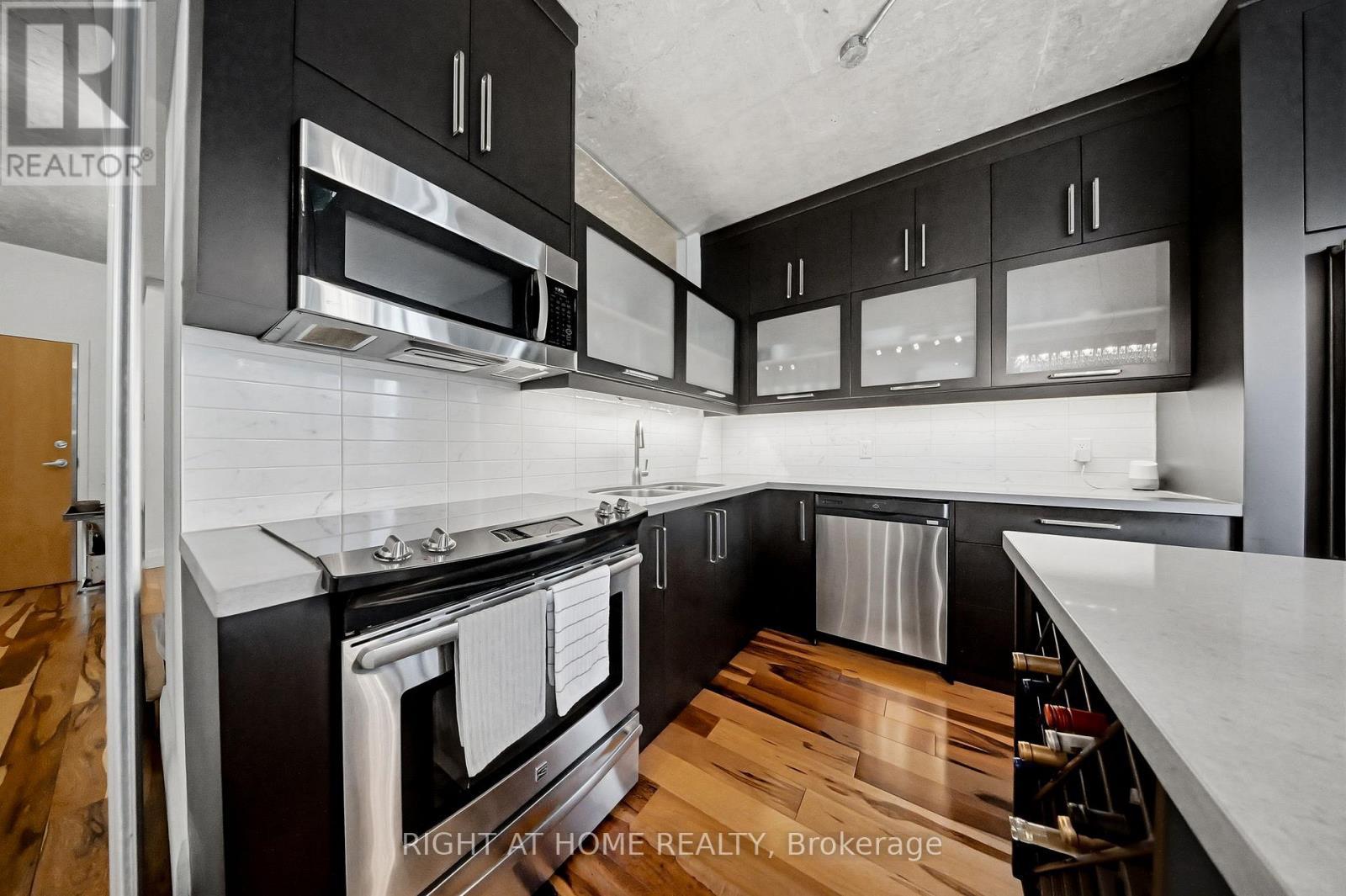 #405 50 CAMDEN STREET - 13