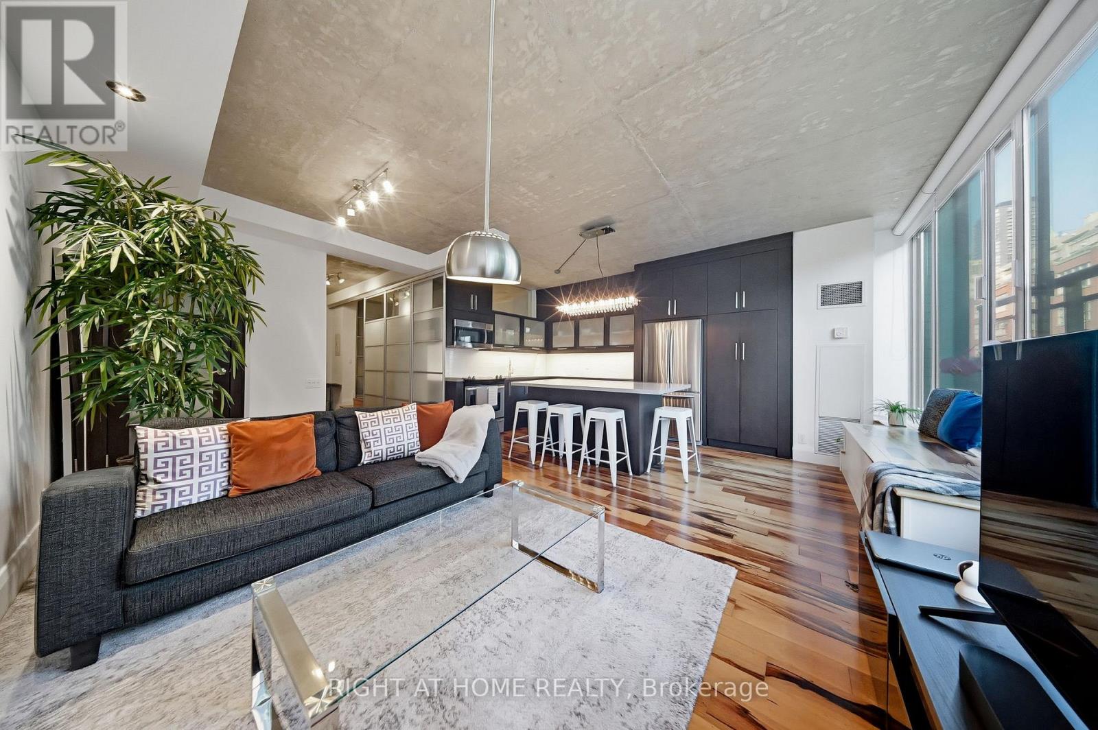 #405 50 CAMDEN STREET - 1