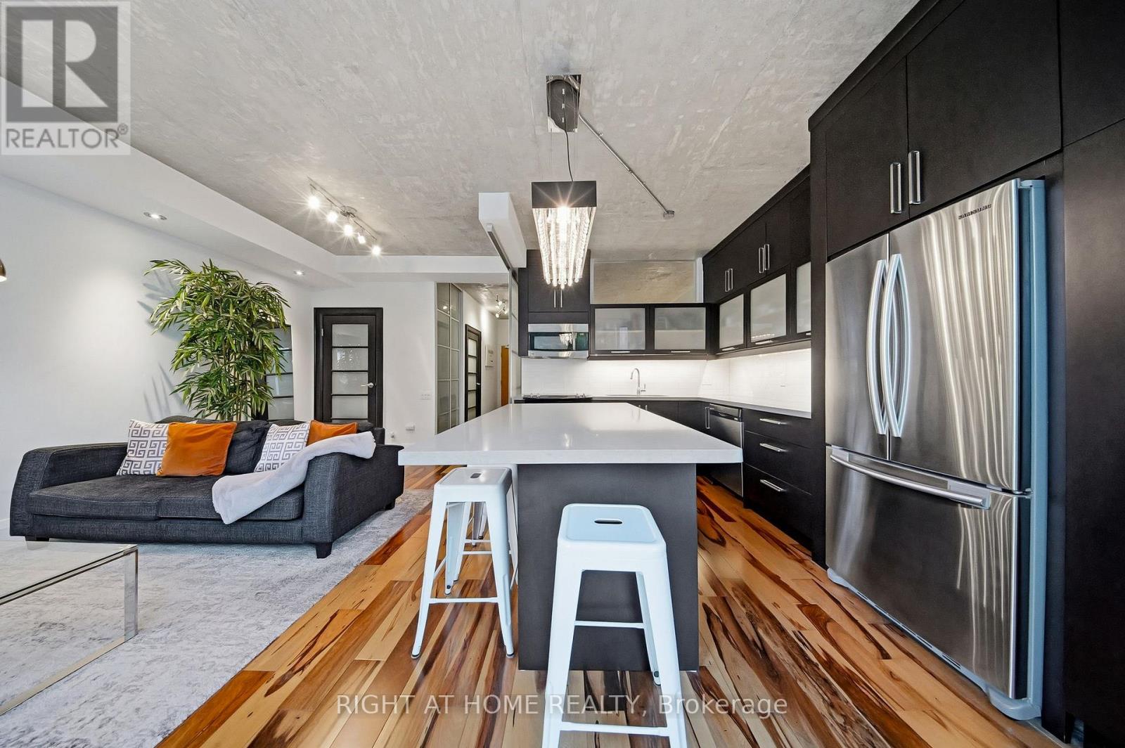 #405 50 CAMDEN STREET - 10