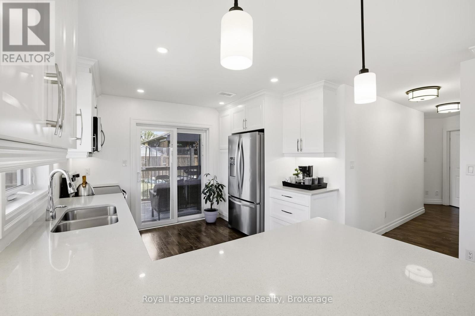 31 GAVIN CRESCENT - 14