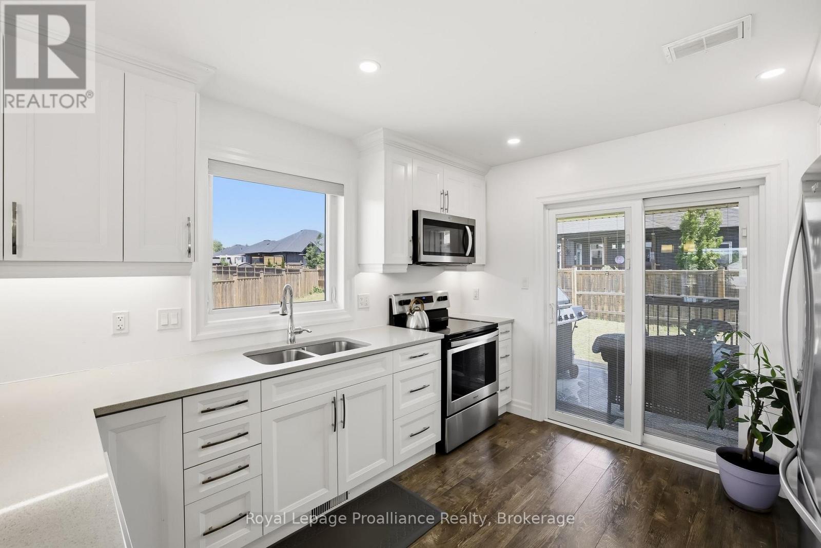 31 GAVIN CRESCENT - 16